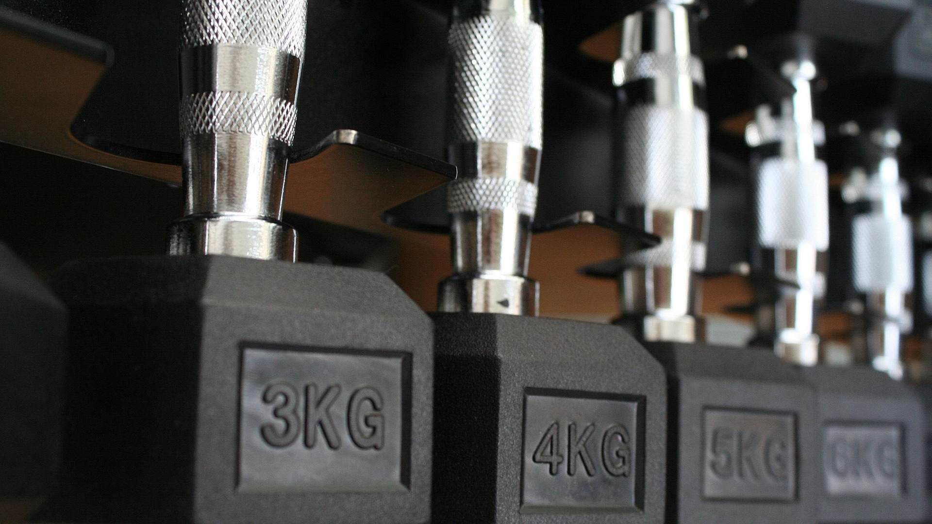 "Greasy" fat uncle started to work out at the age of 50...